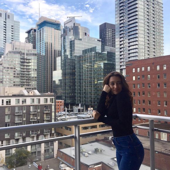 Meet your Posher, Mia - Picture 1 of 1